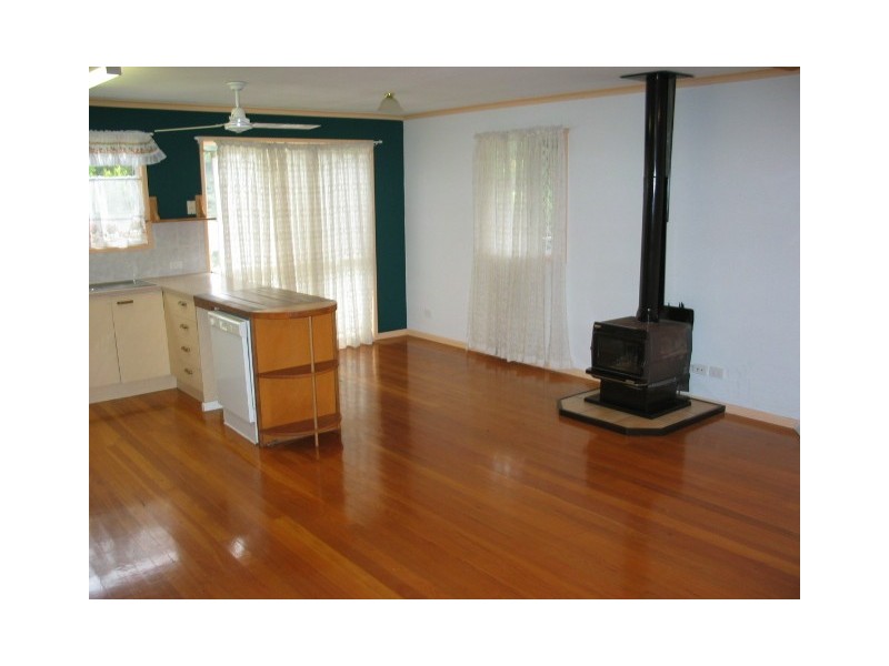 8 VINCENT DRIVE, Nambour QLD 4560