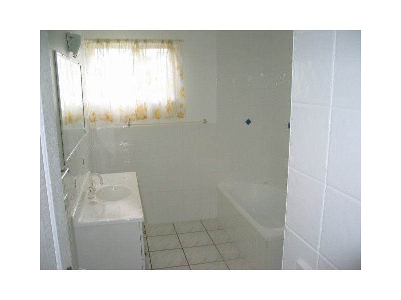 8 VINCENT DRIVE, Nambour QLD 4560