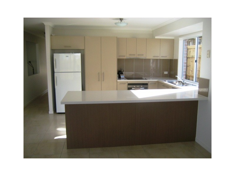 20 HILLVIEW CR, Little Mountain QLD 4551