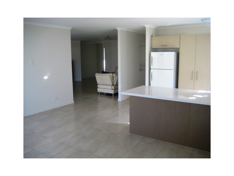 20 HILLVIEW CR, Little Mountain QLD 4551