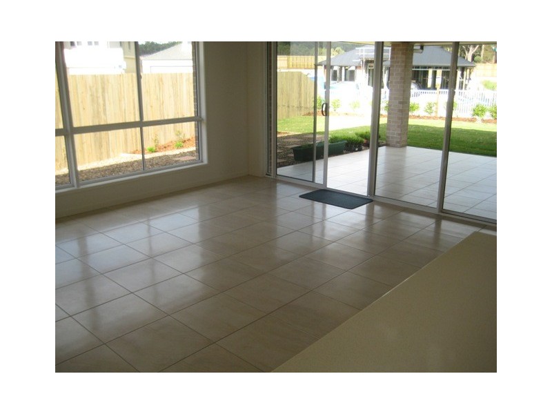 20 HILLVIEW CR, Little Mountain QLD 4551