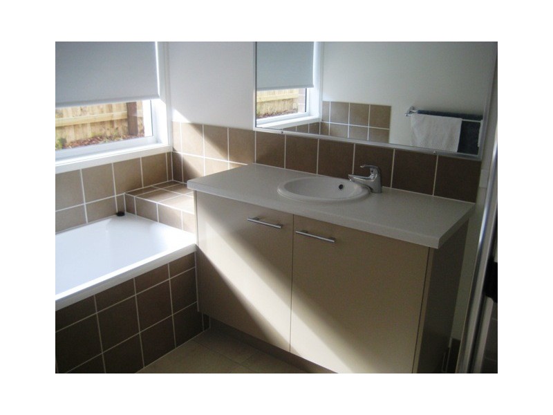 20 HILLVIEW CR, Little Mountain QLD 4551