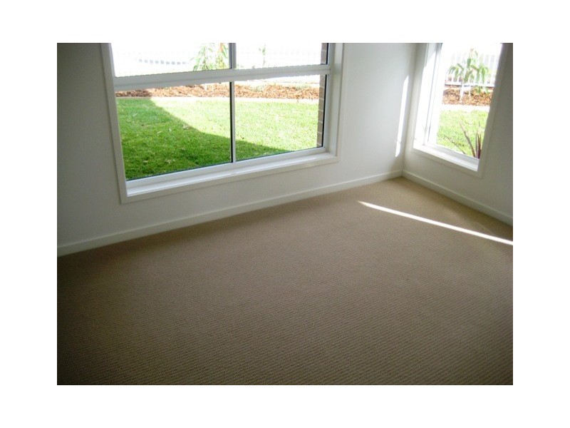 20 HILLVIEW CR, Little Mountain QLD 4551