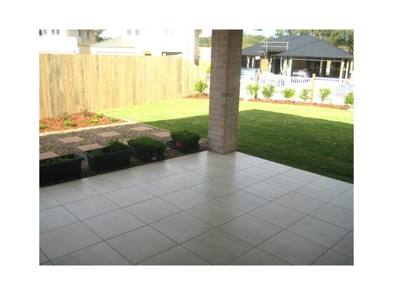 20 HILLVIEW CR, Little Mountain QLD 4551