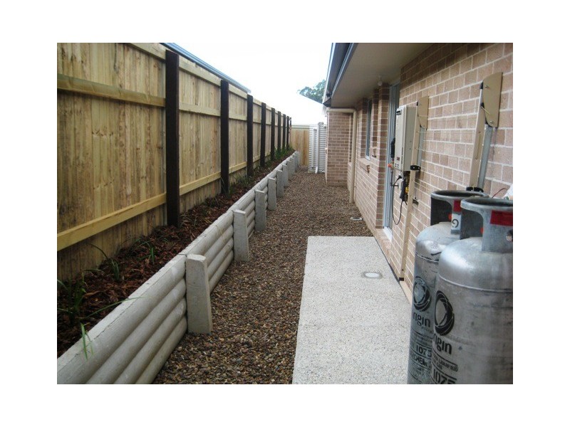 20 HILLVIEW CR, Little Mountain QLD 4551