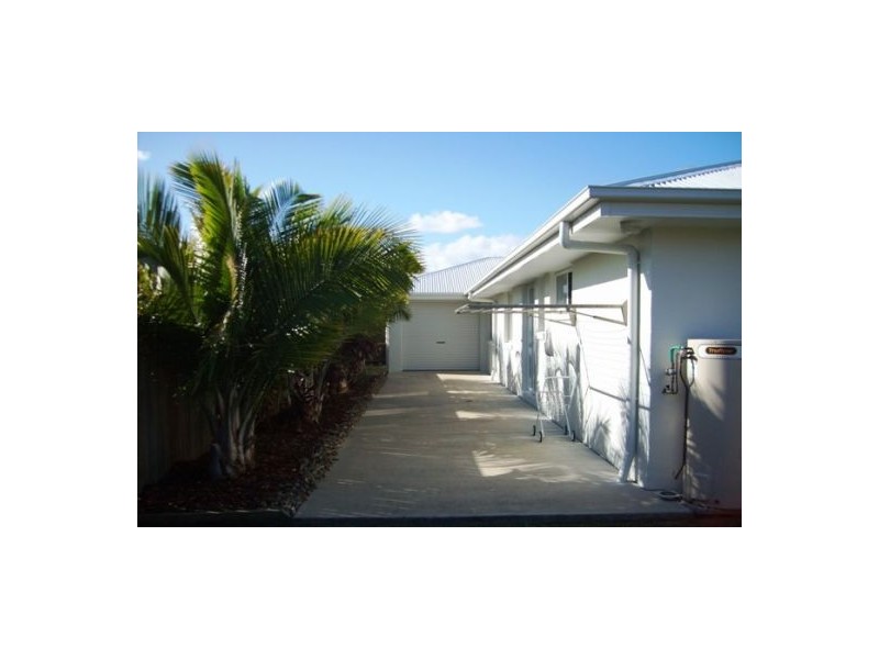 2 Leach Court, Pelican Waters QLD 4551