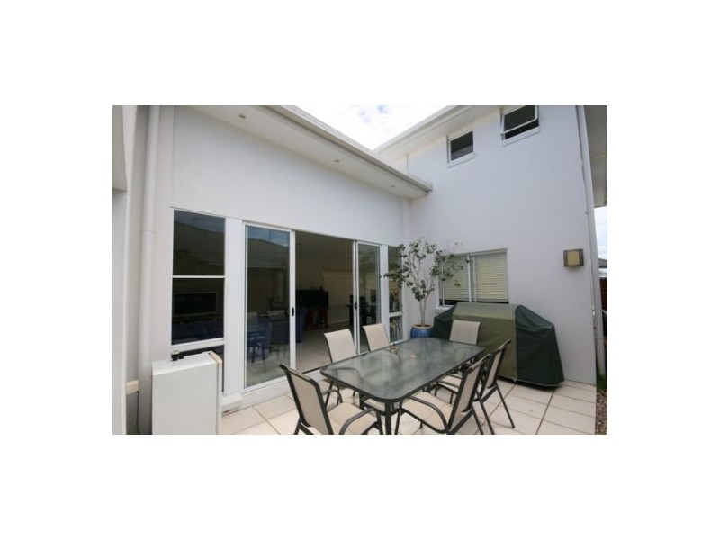 2 Dominica Place, Kawana Island QLD 4575
