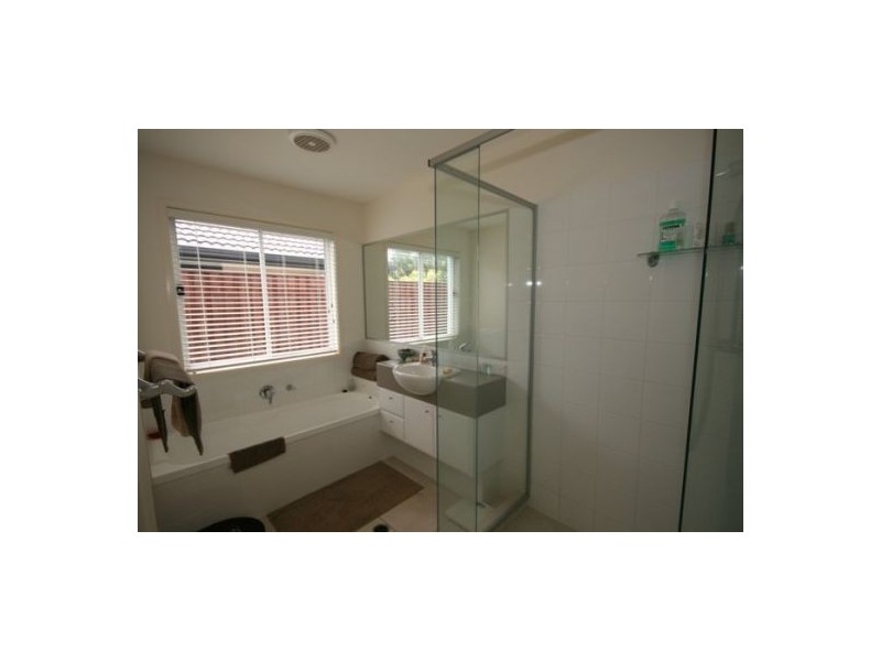 2 Dominica Place, Kawana Island QLD 4575