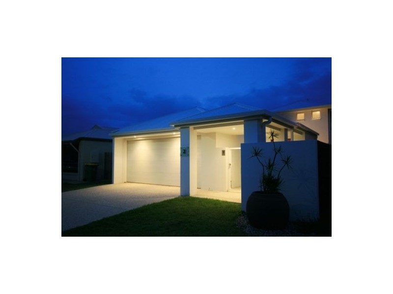 2 Dominica Place, Kawana Island QLD 4575