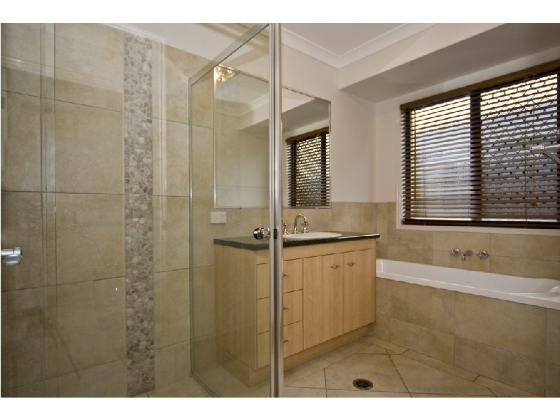 1 Pompano Court, Mountain Creek QLD 4557