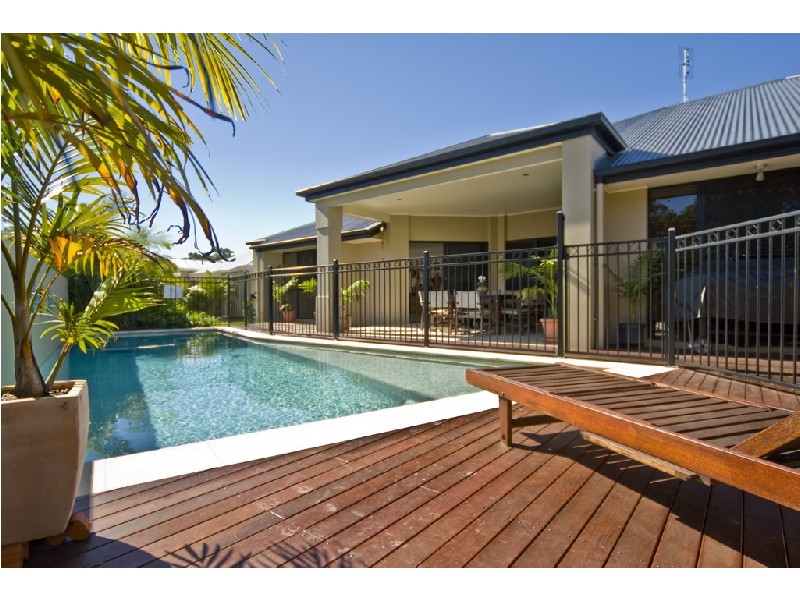 1 Pompano Court, Mountain Creek QLD 4557