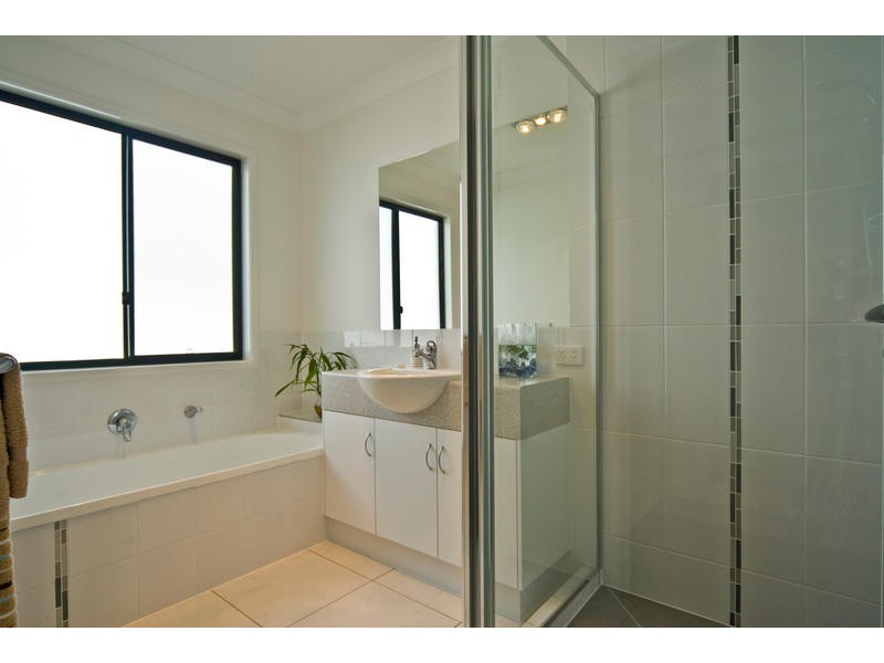 1 LOTTE PL, Little Mountain QLD 4551