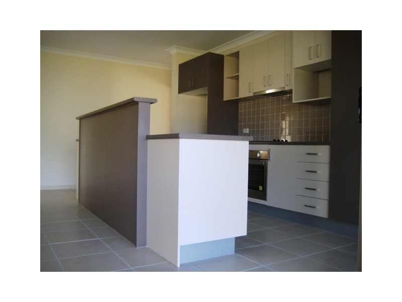 31 HILLVIEW CR, Little Mountain QLD 4551