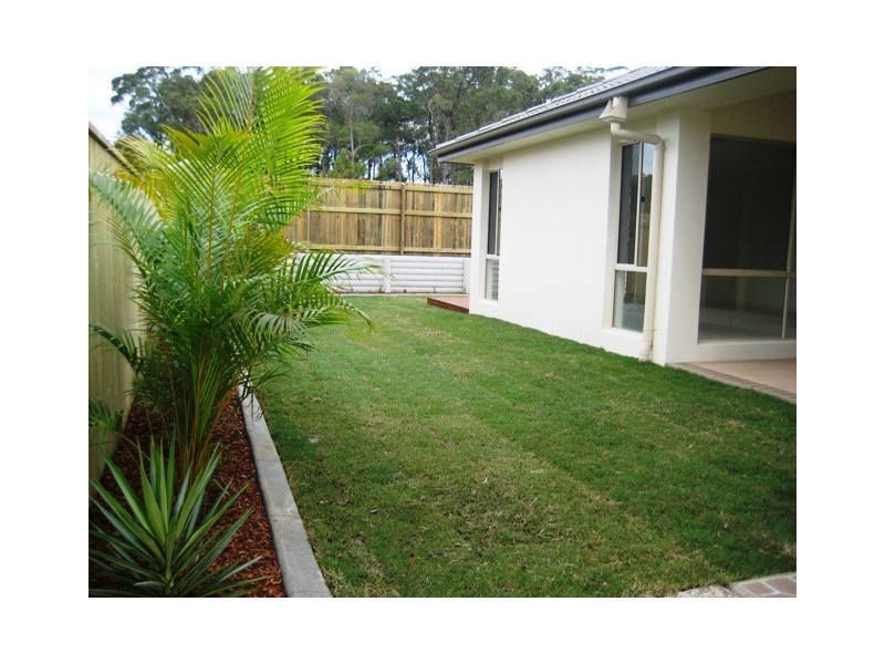 31 HILLVIEW CR, Little Mountain QLD 4551