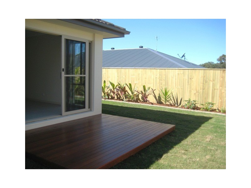 31 HILLVIEW CR, Little Mountain QLD 4551