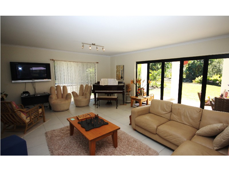6 Sawreys Road, Forest Glen QLD 4556