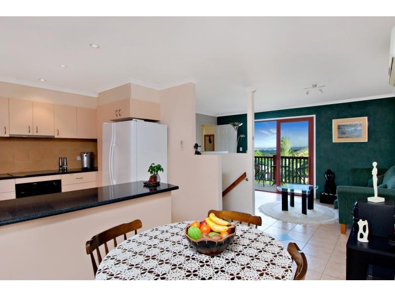 8/5 BARNES DRIVE, Buderim QLD 4556