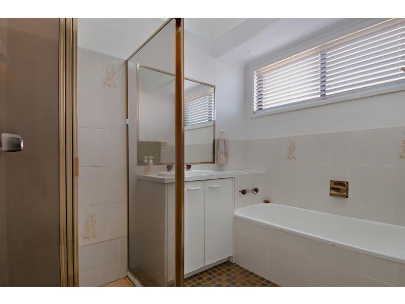 2 BANGALOW ST, Minyama QLD 4575