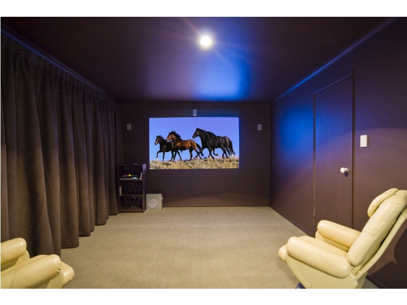 4 SANCTUARY PL, Little Mountain QLD 4551