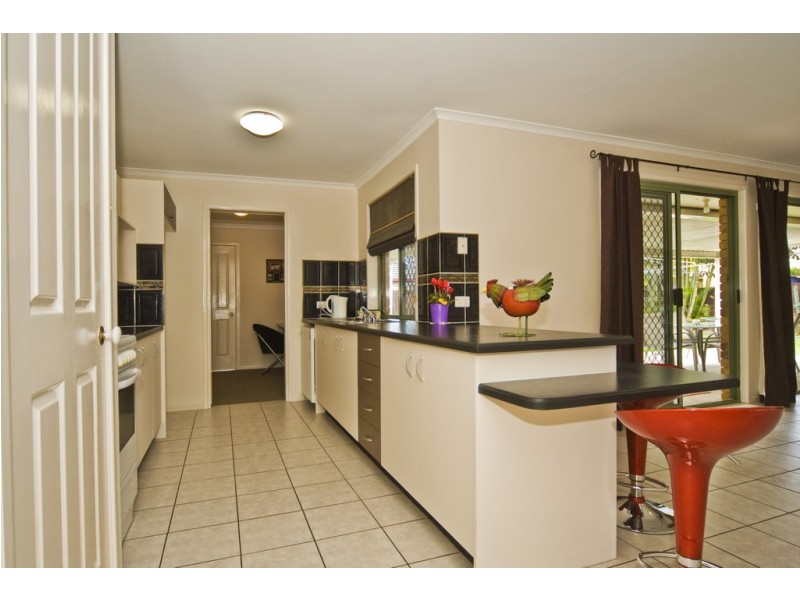 4 SANCTUARY PL, Little Mountain QLD 4551