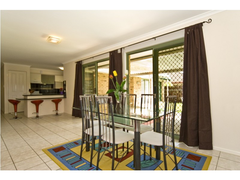 4 SANCTUARY PL, Little Mountain QLD 4551