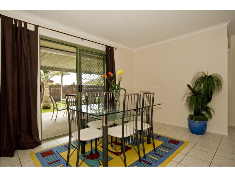 4 SANCTUARY PL, Little Mountain QLD 4551