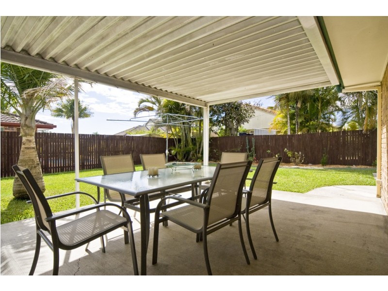 4 SANCTUARY PL, Little Mountain QLD 4551