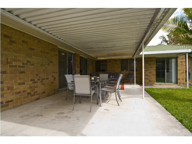 4 SANCTUARY PL, Little Mountain QLD 4551