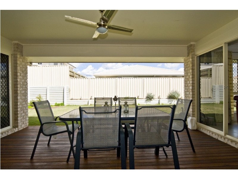 12 Hillview Crescent, Little Mountain QLD 4551