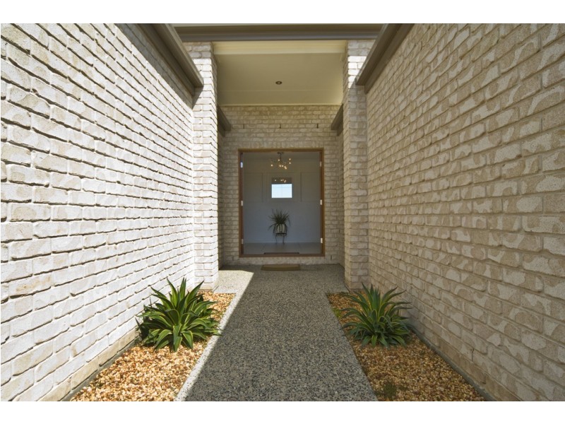 12 Hillview Crescent, Little Mountain QLD 4551