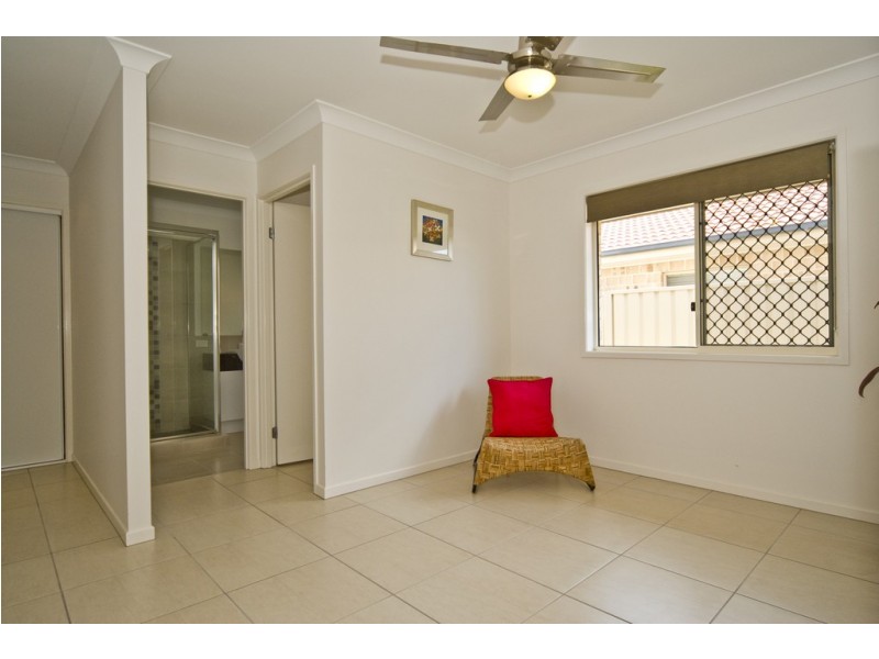 12 Hillview Crescent, Little Mountain QLD 4551