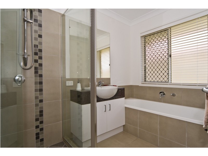 12 Hillview Crescent, Little Mountain QLD 4551