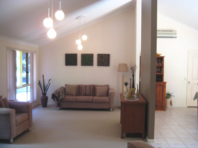 21 LAKESIDE CR, Currimundi QLD 4551