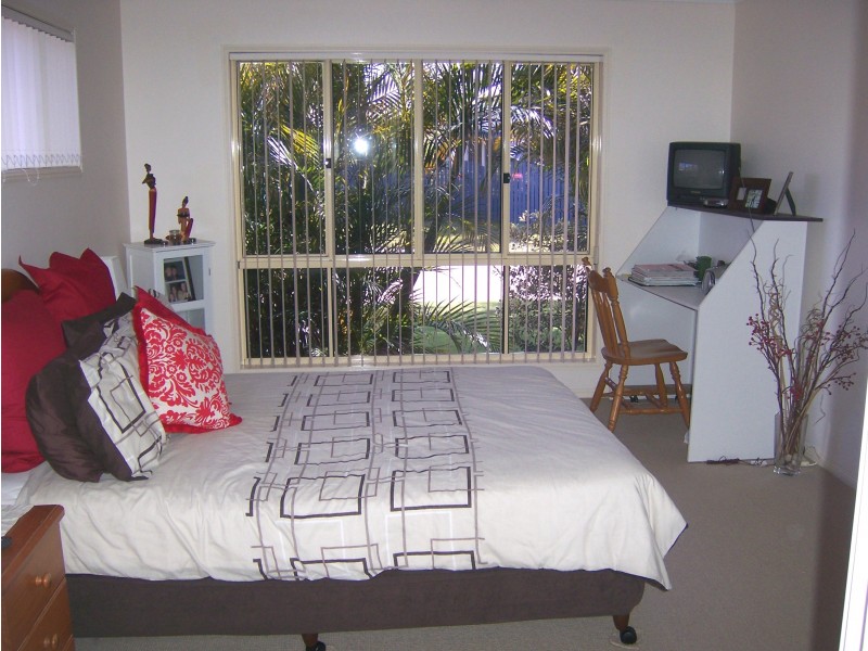 21 LAKESIDE CR, Currimundi QLD 4551