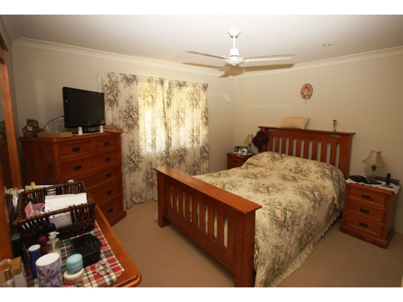 42  Corrimal St, Sandstone Point QLD 4511