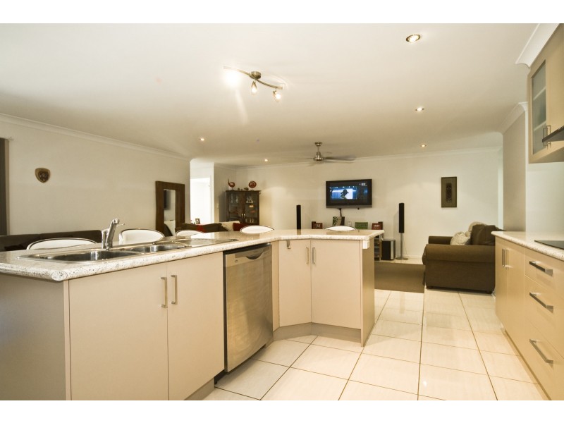 4 Kingsview Court, Little Mountain QLD 4551