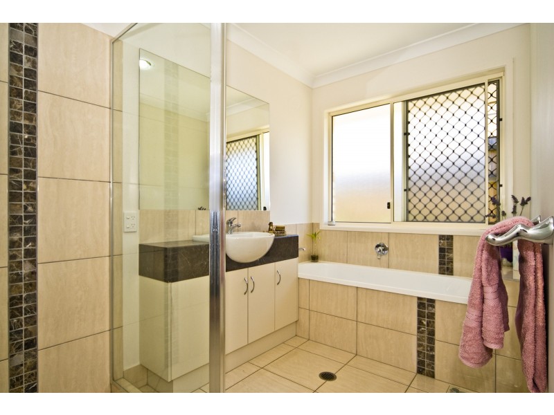 4 Kingsview Court, Little Mountain QLD 4551