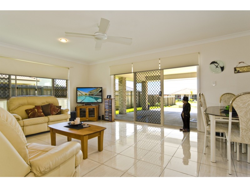 4 Kingsview Court, Little Mountain QLD 4551