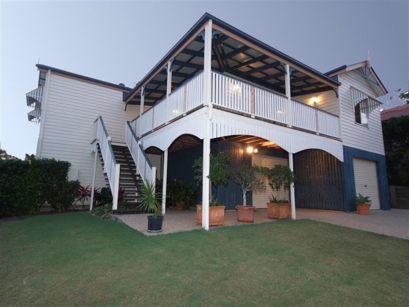 9 Rothschild St, Eatons Hill QLD 4037