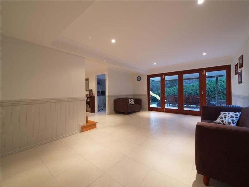 9 Rothschild St, Eatons Hill QLD 4037