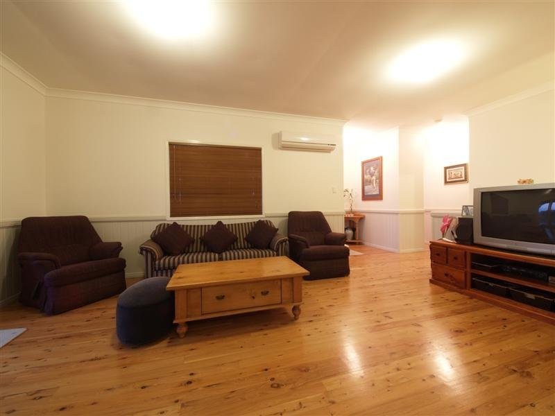 9 Rothschild St, Eatons Hill QLD 4037