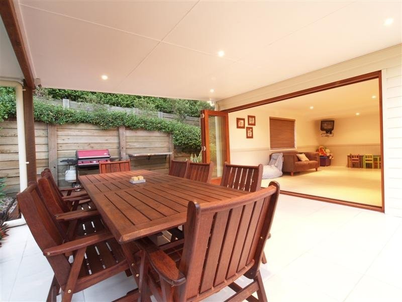 9 Rothschild St, Eatons Hill QLD 4037