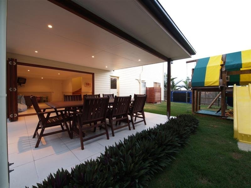 9 Rothschild St, Eatons Hill QLD 4037