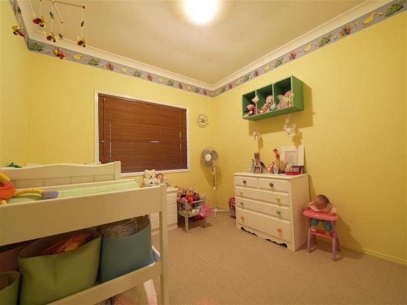 9 Rothschild St, Eatons Hill QLD 4037