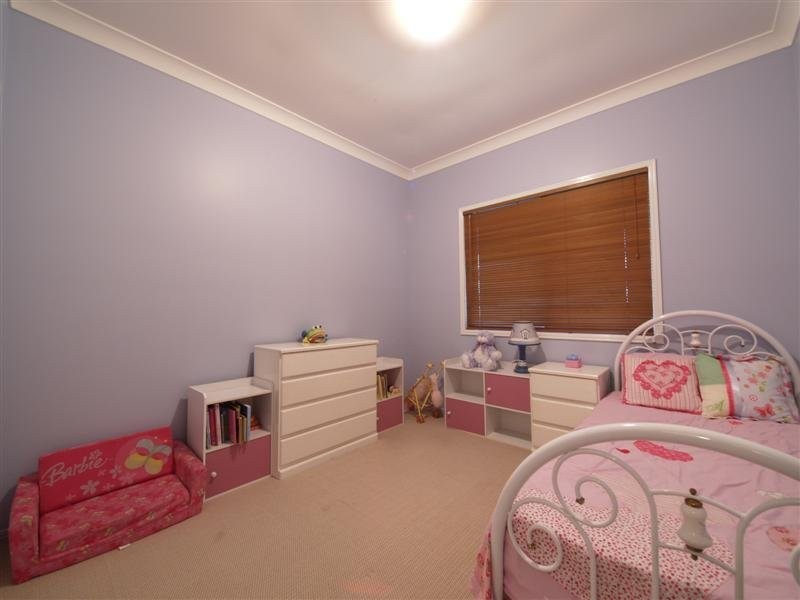 9 Rothschild St, Eatons Hill QLD 4037