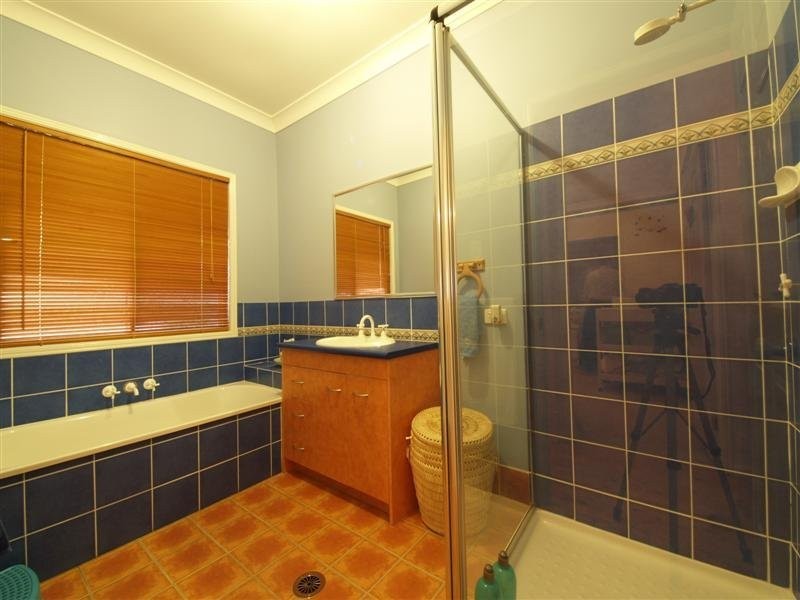 9 Rothschild St, Eatons Hill QLD 4037