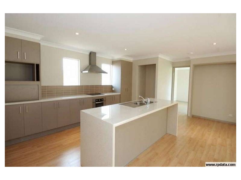 14 Tamarind St, Meridan Plains QLD 4551