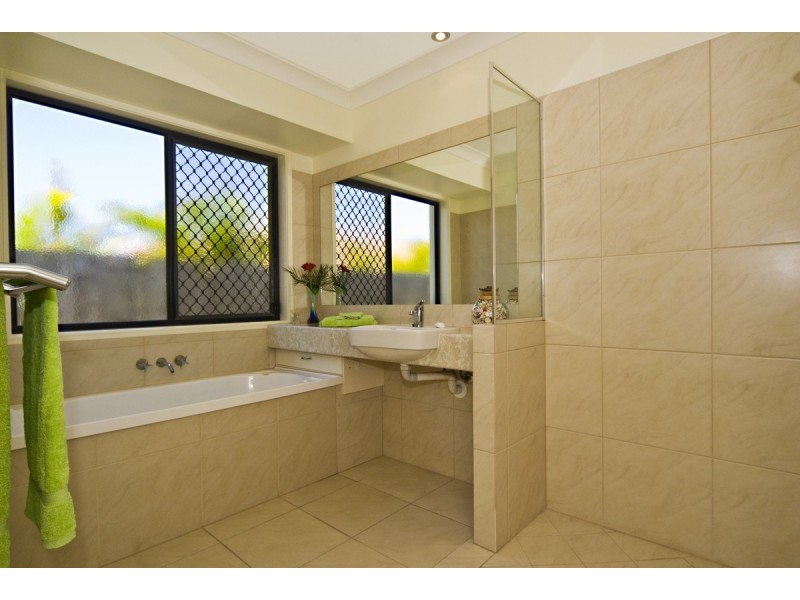 19 Petrale Court, Mountain Creek QLD 4557