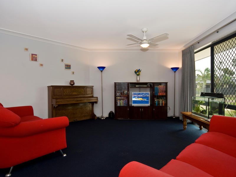 15 Oxford Pde, Pelican Waters QLD 4551