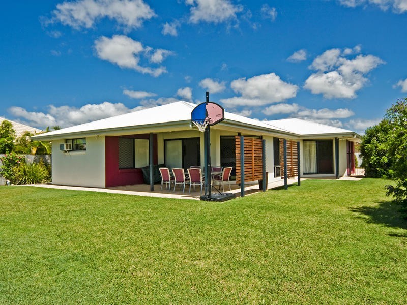 15 Oxford Pde, Pelican Waters QLD 4551